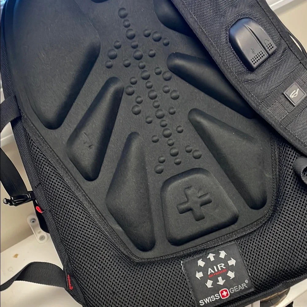 SwissGear Black Backpack with Padded Straps and Multiple Compartments